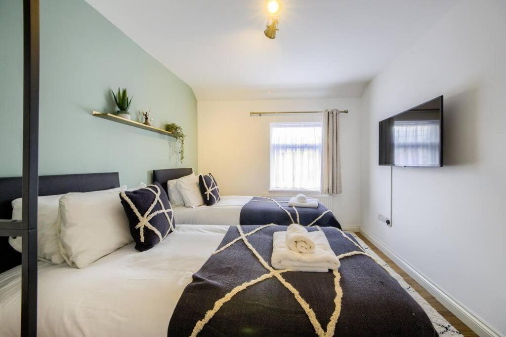 Low Rate For A 4-Bedroom House In Coventry With Free Unlimited Wi-Fi 2 Car Parking 53 Qmc ภายนอก รูปภาพ