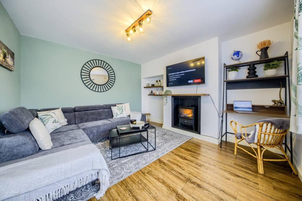 Low Rate For A 4-Bedroom House In Coventry With Free Unlimited Wi-Fi 2 Car Parking 53 Qmc ภายนอก รูปภาพ