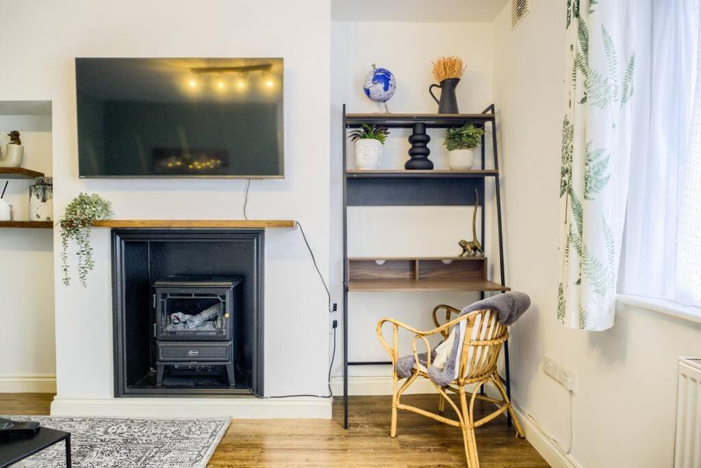 Low Rate For A 4-Bedroom House In Coventry With Free Unlimited Wi-Fi 2 Car Parking 53 Qmc ภายนอก รูปภาพ