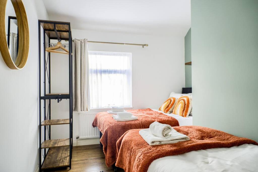 Low Rate For A 4-Bedroom House In Coventry With Free Unlimited Wi-Fi 2 Car Parking 53 Qmc ภายนอก รูปภาพ