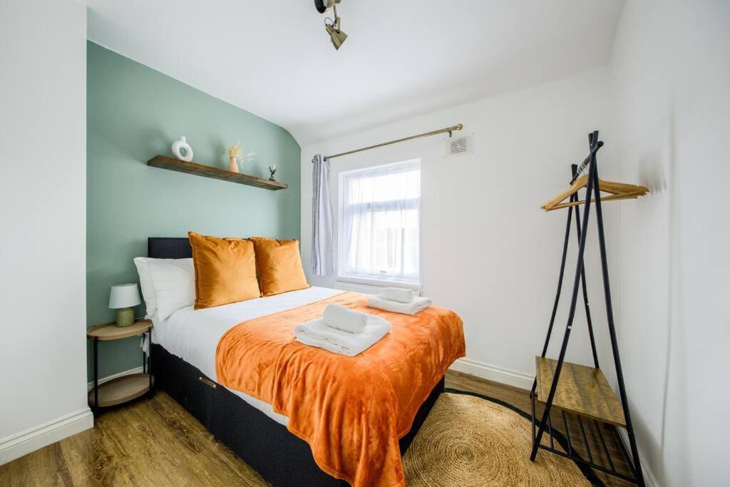 Low Rate For A 4-Bedroom House In Coventry With Free Unlimited Wi-Fi 2 Car Parking 53 Qmc ภายนอก รูปภาพ