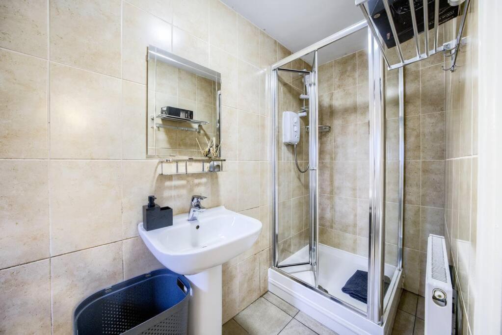 Low Rate For A 4-Bedroom House In Coventry With Free Unlimited Wi-Fi 2 Car Parking 53 Qmc ภายนอก รูปภาพ