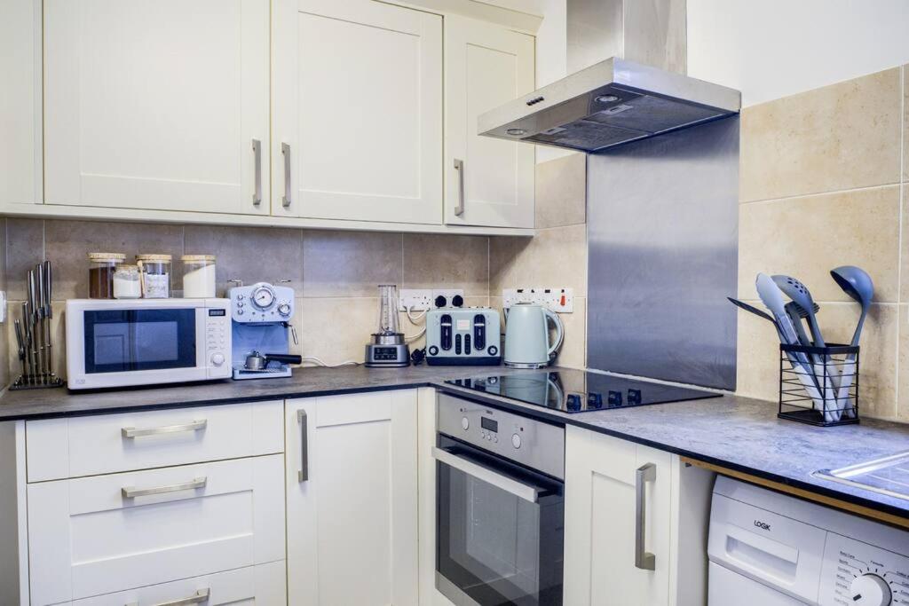 Low Rate For A 4-Bedroom House In Coventry With Free Unlimited Wi-Fi 2 Car Parking 53 Qmc ภายนอก รูปภาพ