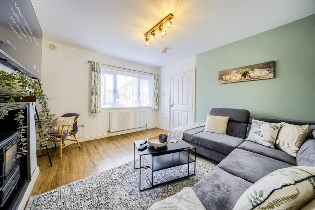 Low Rate For A 4-Bedroom House In Coventry With Free Unlimited Wi-Fi 2 Car Parking 53 Qmc ภายนอก รูปภาพ