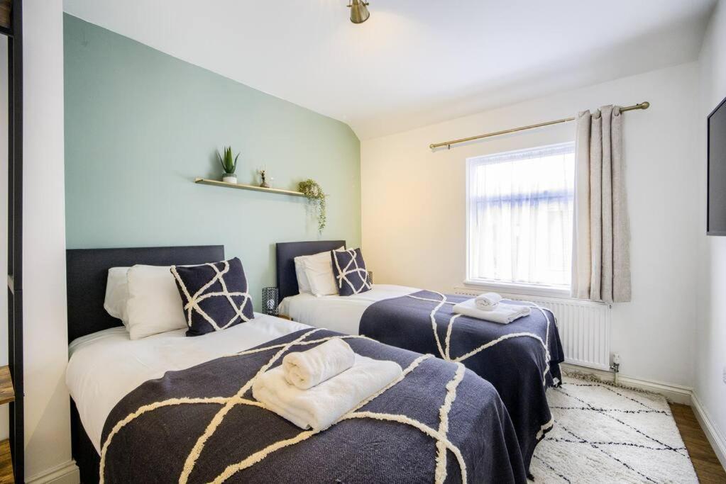 Low Rate For A 4-Bedroom House In Coventry With Free Unlimited Wi-Fi 2 Car Parking 53 Qmc ภายนอก รูปภาพ