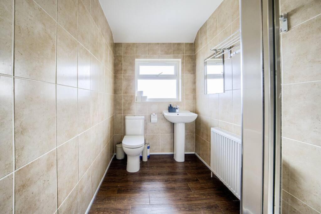 Low Rate For A 4-Bedroom House In Coventry With Free Unlimited Wi-Fi 2 Car Parking 53 Qmc ภายนอก รูปภาพ